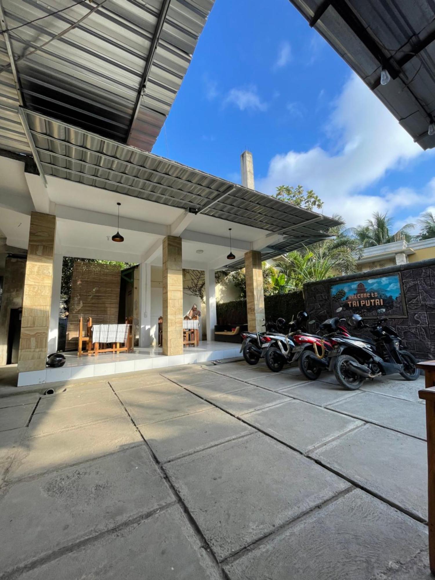 Tri Putri Homestay Kuta  Esterno foto