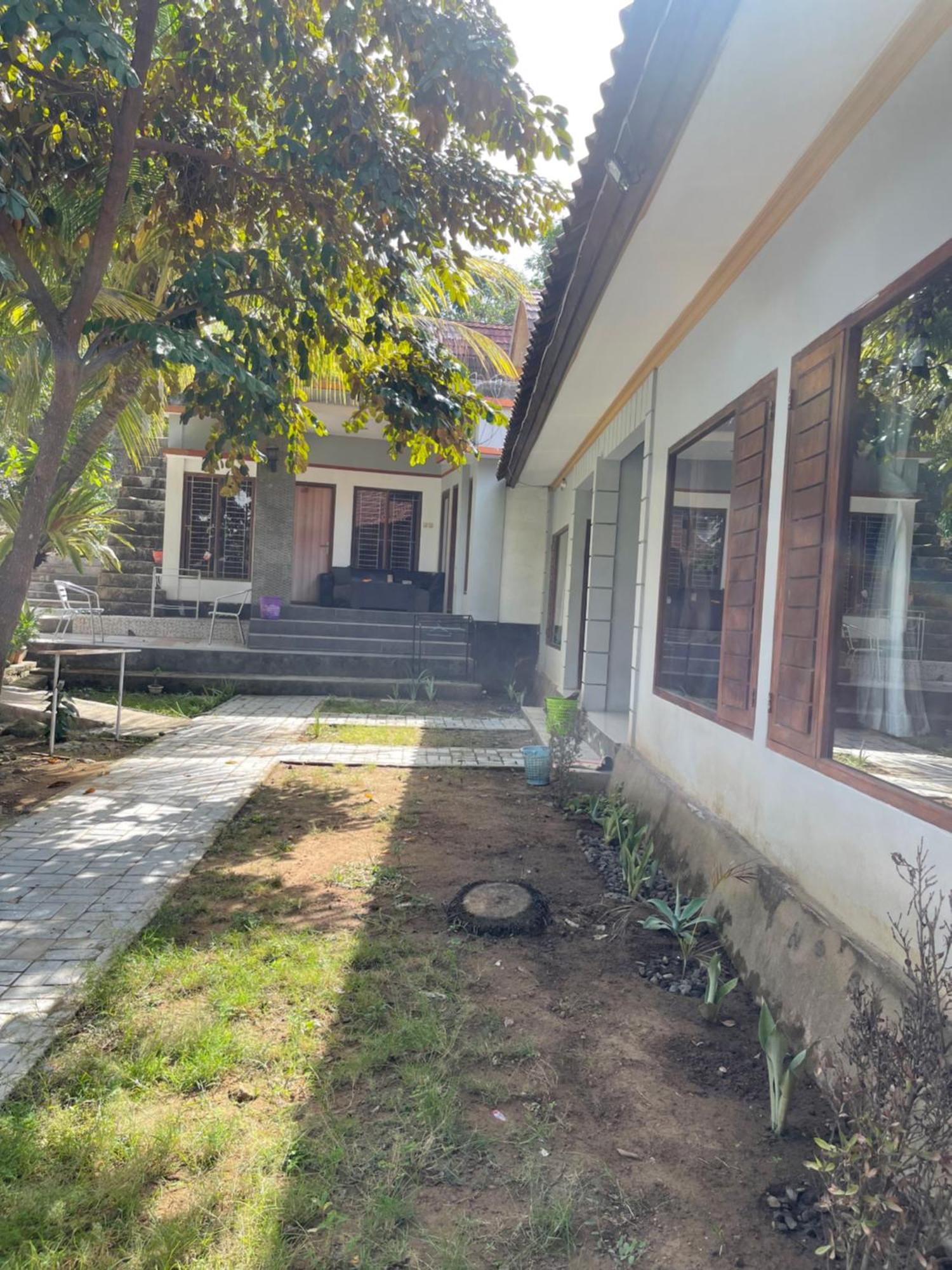 Tri Putri Homestay Kuta  Esterno foto