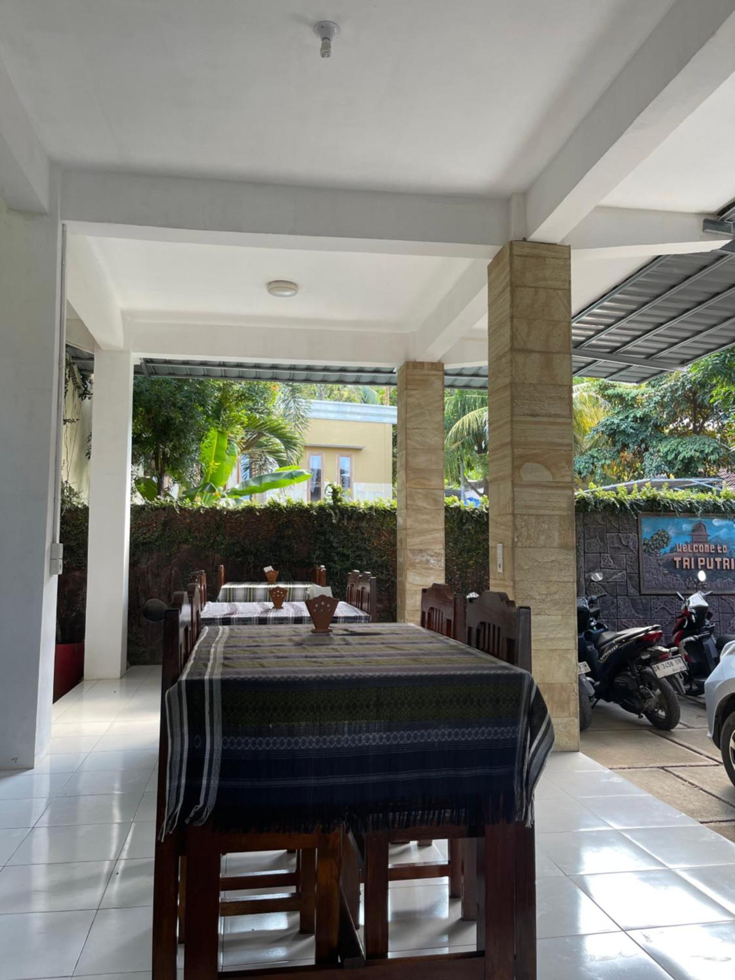 Tri Putri Homestay Kuta  Esterno foto