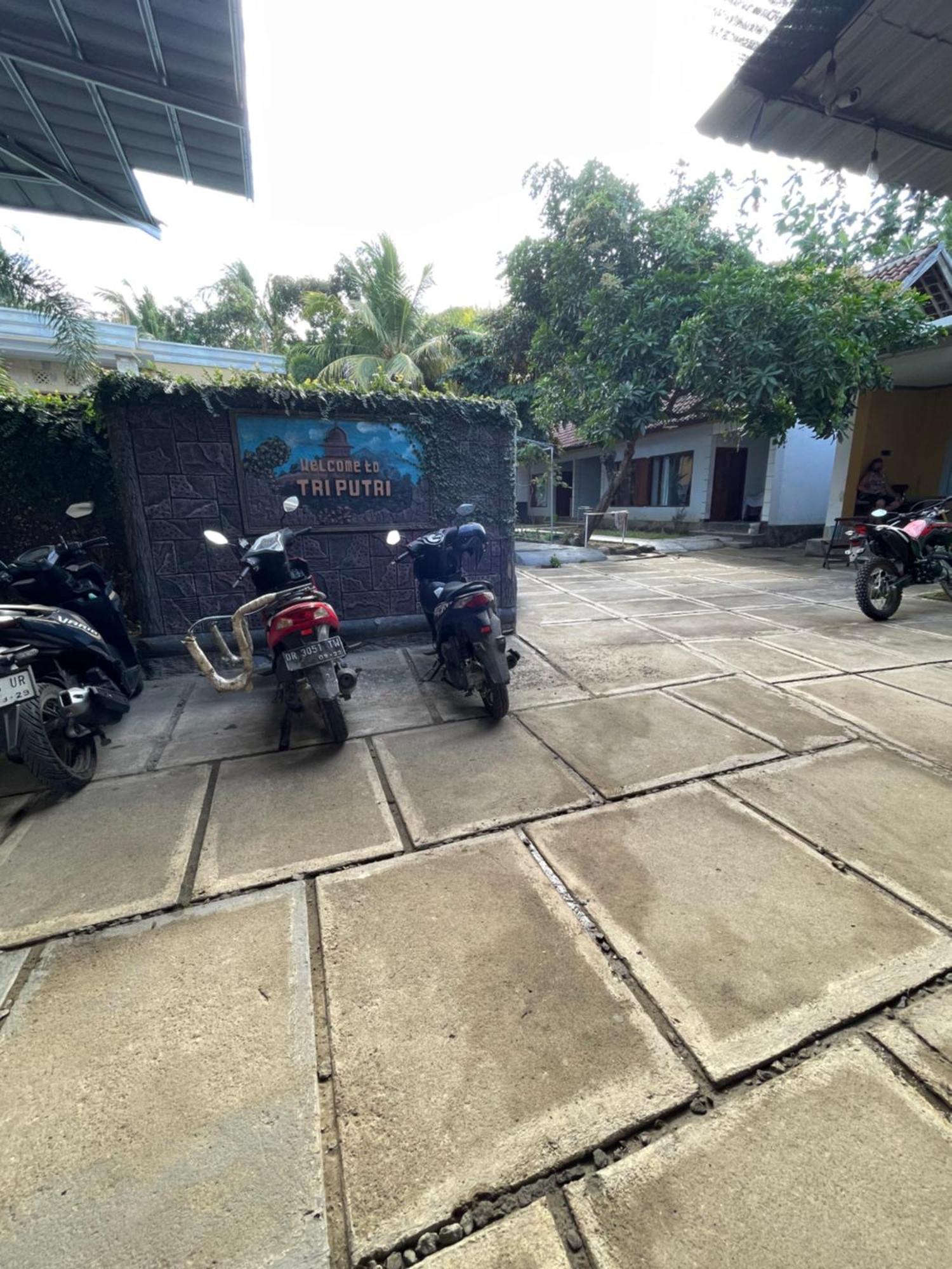Tri Putri Homestay Kuta  Esterno foto