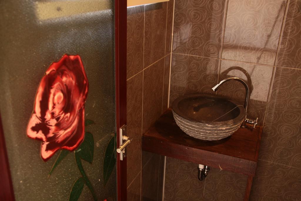 Tri Putri Homestay Kuta  Esterno foto